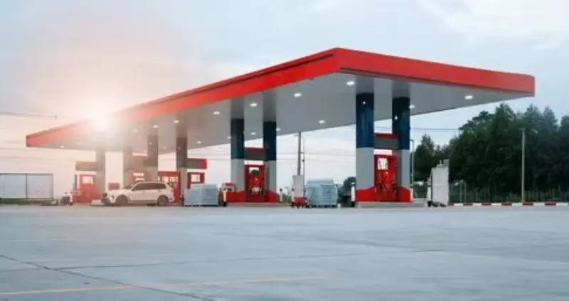 IEA varuje, že zásoby paliva pro tryskové motory v Evropě mohou být během šesti týdnů kritické